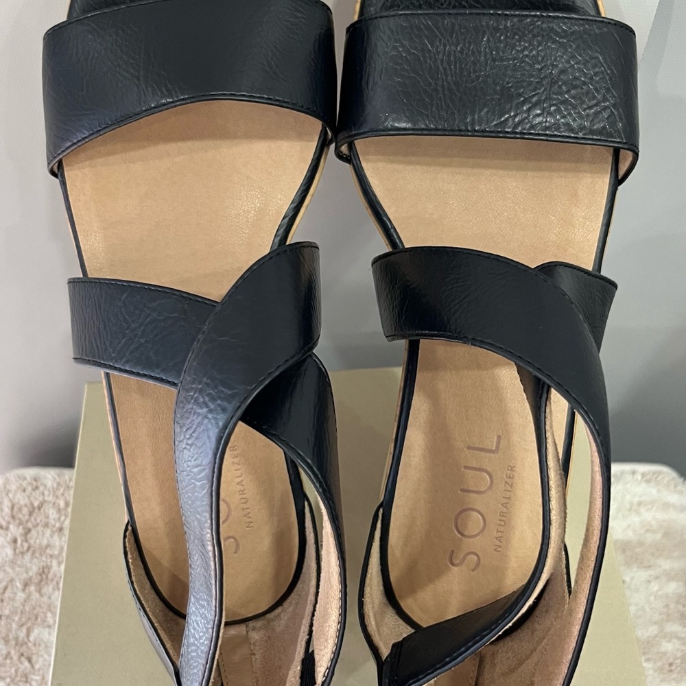 SOUL Naturalizer Black and Tan Sandals‎